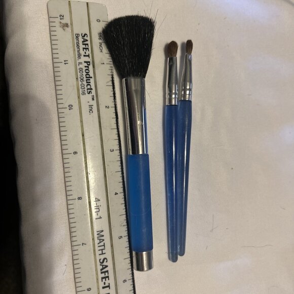 Cosmetic Makeup Brush Set of 3 Long Assorted Size Blue Handles W/gold New - Picture 8 of 9